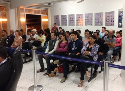 Estudantes da faculdades de cidades vizinhas foram à Câmara reivindicar transporte.