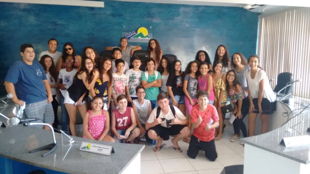 Alunos do Colégio Santa Teresinha visitaram a Câmara