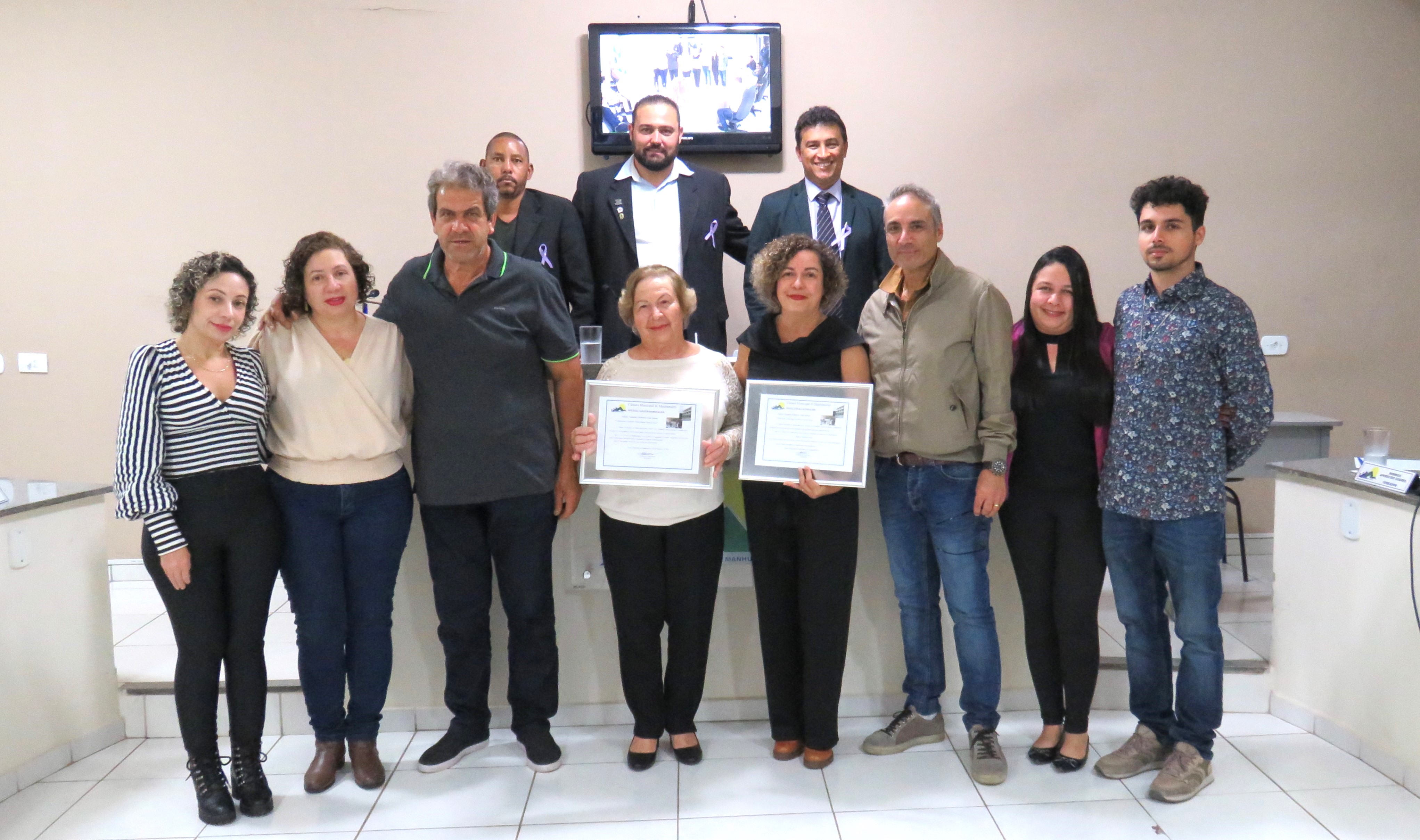 Enfermeira Mônica Patrício e sua mãe “Dona Didica” receberam homenagens na Câmara