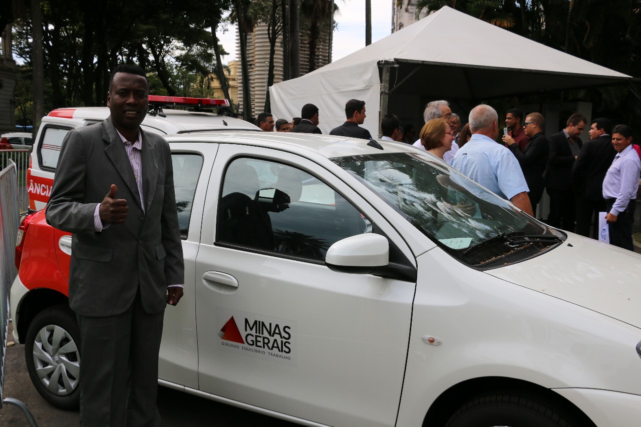 Município recebe carro através de emenda parlamentar