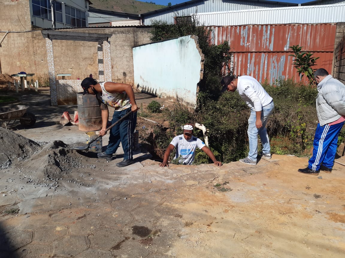 Obra para acabar com ‘cratera’ no Bairro Cidade Jardim está sendo feita