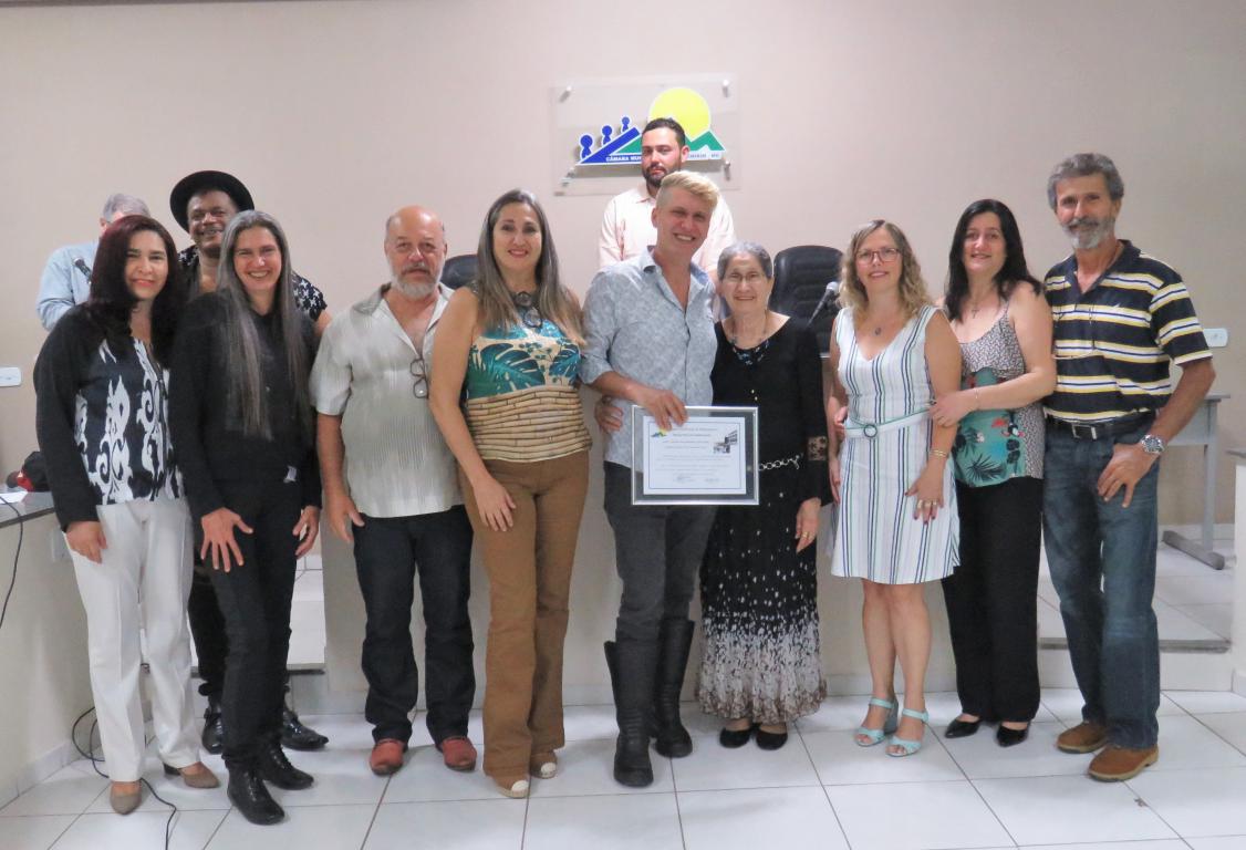 Pedro Paulo Mussi é homenageado na Câmara de Manhumirim   