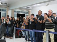 Professores da Escola Estadual Alfredo Lima foram à Câmara contra a municipalização