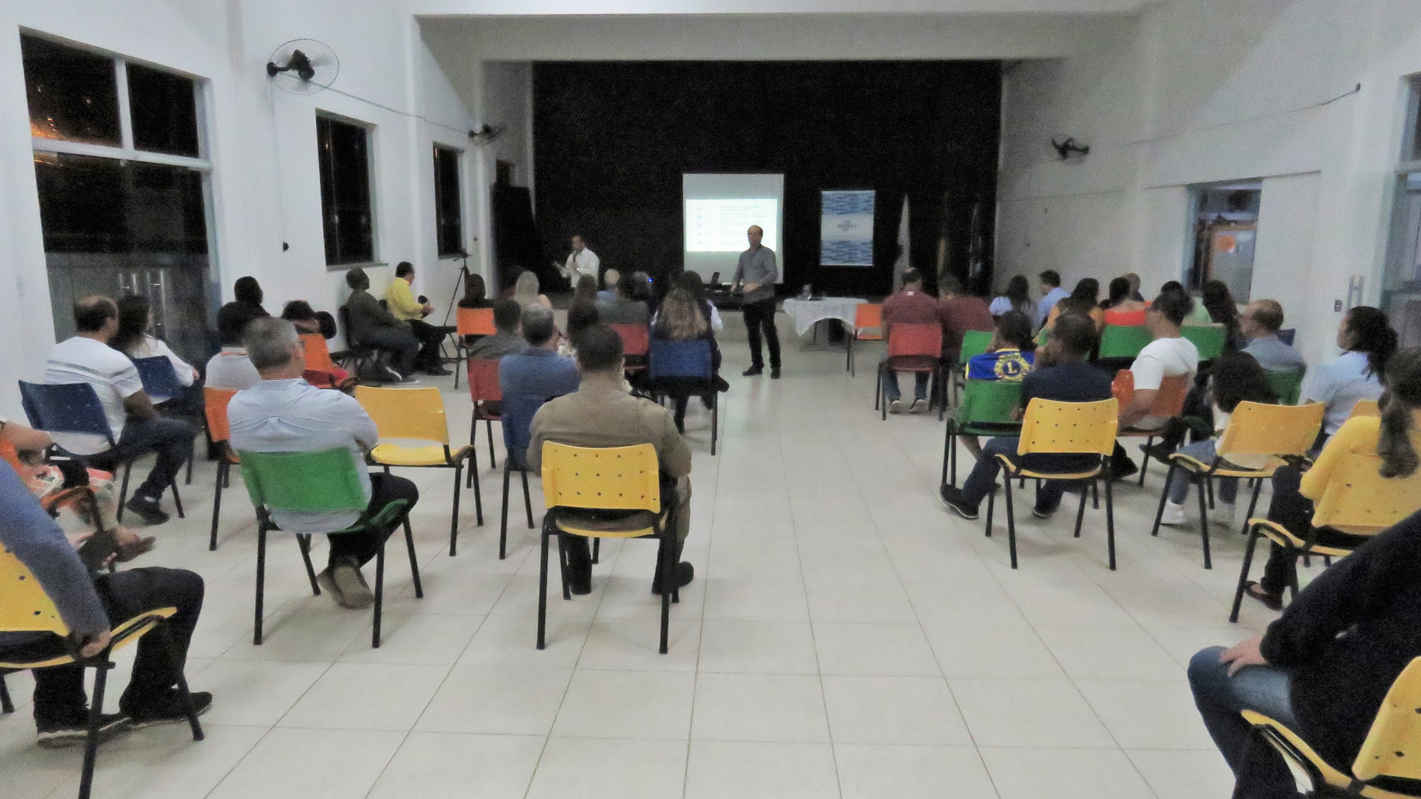 Reunião com o SEBRAE falou sobre planejar o desenvolvimento econômico de Manhumirim