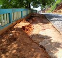 Rua Tereza Aleixo no Bairro Penha precisa de calçada onde tem buracos