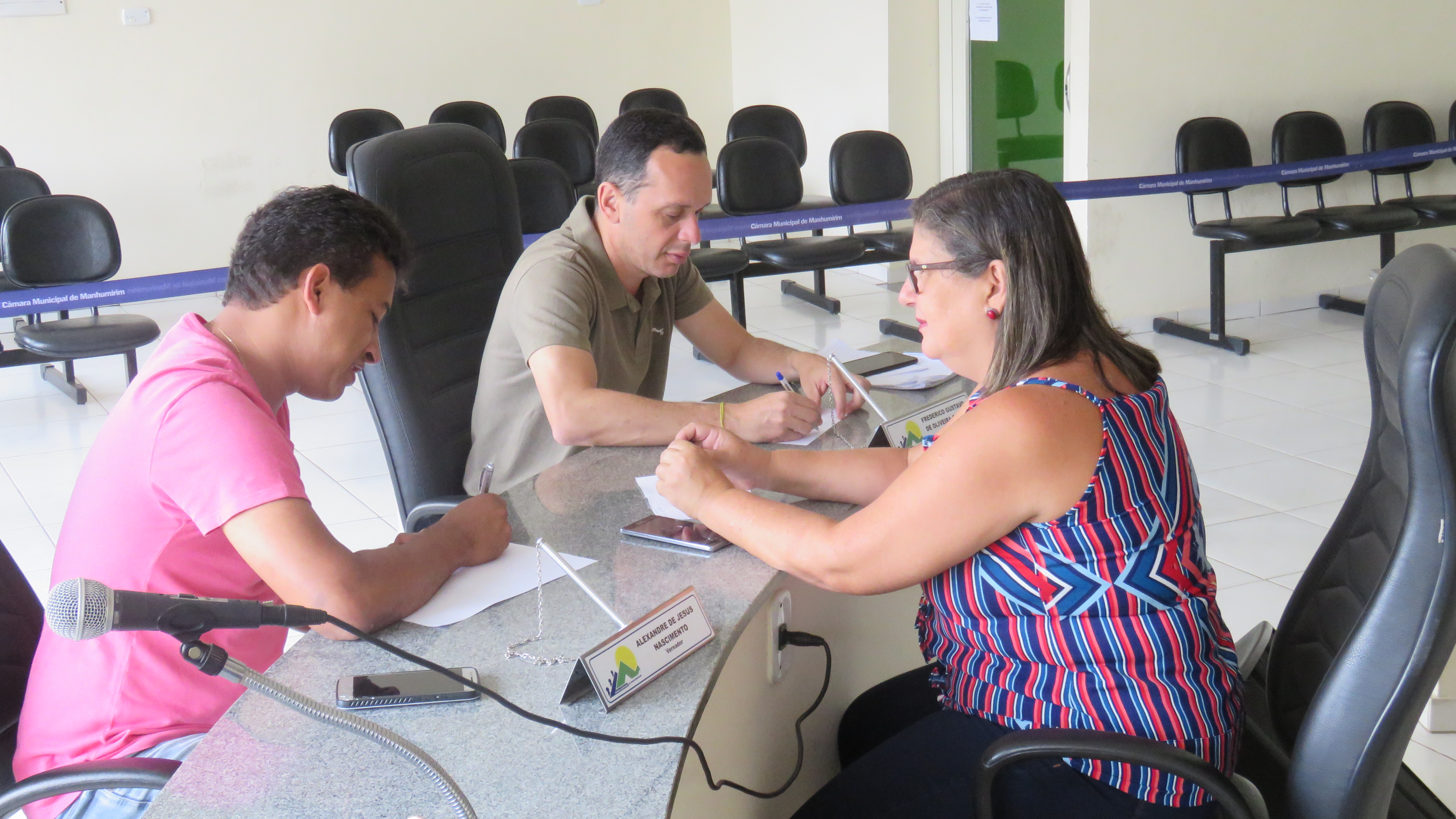 Secretários municipais começam a ir à Câmara para reunião com vereadores