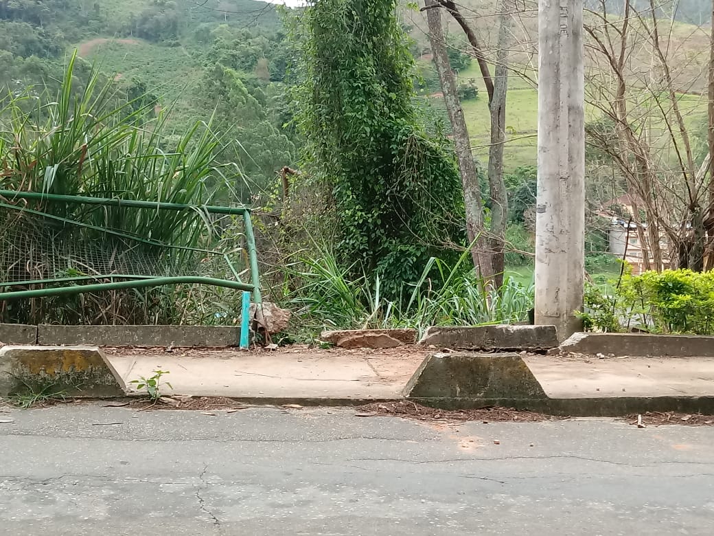 Vereador solicita ao DER mureta de proteção e redutores no Bairro Santa Rita